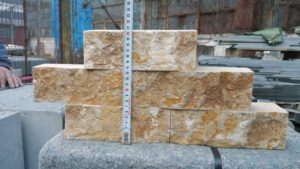 Scapitat rustic Vistea | Piatra naturala (scoarta, crusta) pentru placari soclu, gard, pereti. Latime fixa, lungimi si grosimi variabile.Pret de producator!