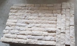 Piatra naturala - scapitat calcar Vistea pentru pereti, garduri, soclu, etc. Prelucrata manual bucata cu bucata ! Latime fixa, lungimi si grosimi variabile. Pret de producator !