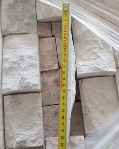Scapitat rustic Vistea | Piatra naturala (scoarta, crusta) pentru placari soclu, gard, pereti. Latime fixa, lungimi si grosimi variabile.Pret de producator!